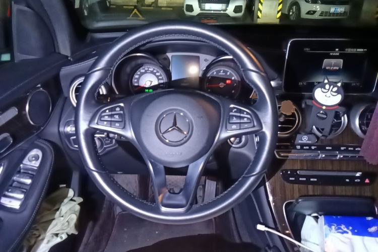 Used Mercedes-Benz GLC 2017 GLC 260 4MATIC Luxury Model Steering Wheel