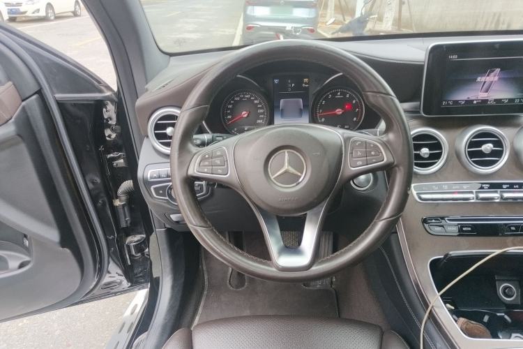 Used Mercedes-Benz GLC 2017 GLC 300 4MATIC Sport Edition Steering Wheel