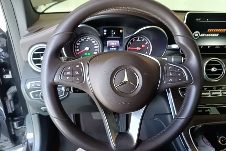 Used Mercedes-Benz GLC 2017 GLC 300 4MATIC Luxury Model Steering Wheel