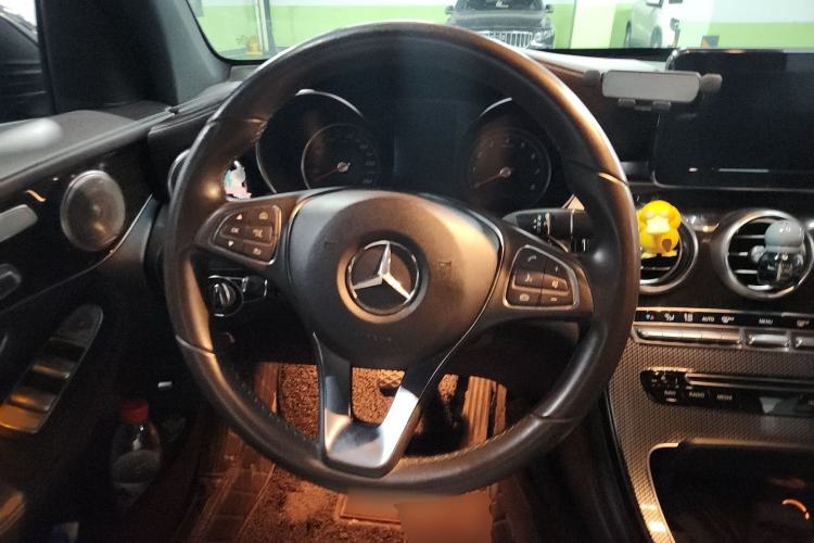 Used Mercedes-Benz GLC 2017 GLC 260 4MATIC Luxury Model Steering Wheel