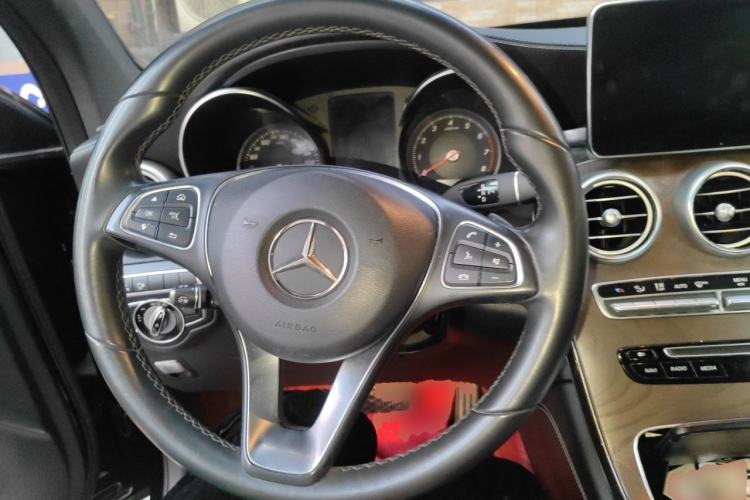 Used Mercedes-Benz GLC 2017 GLC 300 4MATIC Luxury Model Steering Wheel