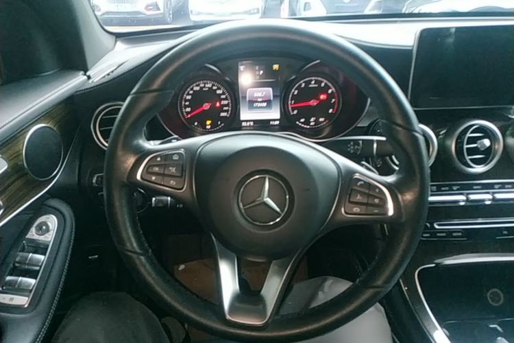 Used Mercedes-Benz GLC 2017 GLC 260 4MATIC Dynamic Edition Steering Wheel