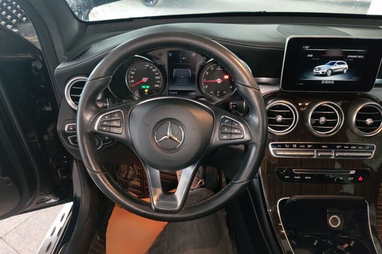 Used Mercedes-Benz GLC 2017 GLC 260 4MATIC Luxury Model Steering Wheel