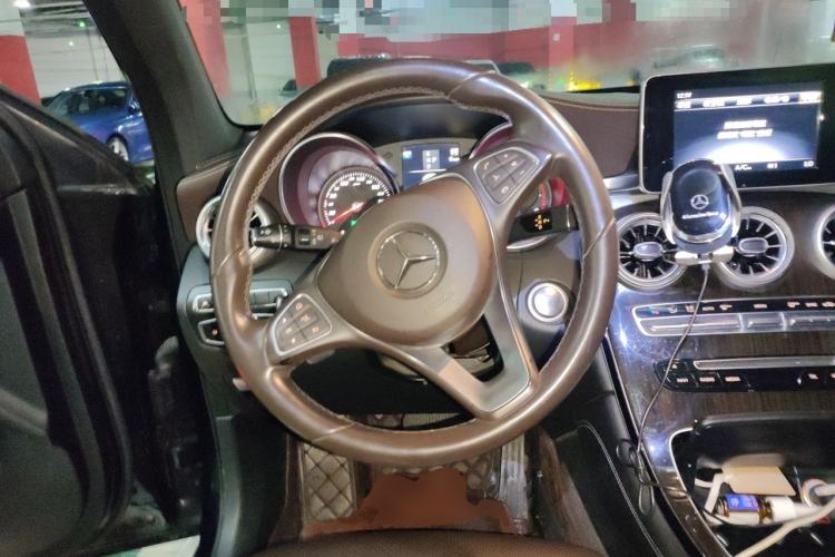 Used Mercedes-Benz GLC 2017 GLC 260 4MATIC Luxury Model Steering Wheel