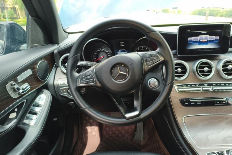 Used Mercedes-Benz GLC 2017 GLC 300 4MATIC Sport Edition Steering Wheel