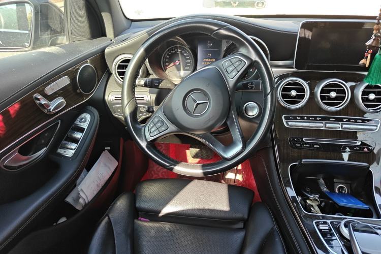 Used Mercedes-Benz GLC 2017 GLC 260 4MATIC Dynamic Edition Steering Wheel