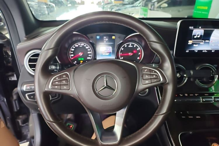 Used Mercedes-Benz GLC 2017 GLC 260 4MATIC Luxury Model Steering Wheel