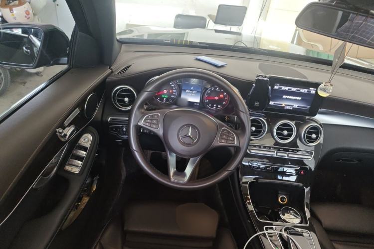 Used Mercedes-Benz GLC 2017 GLC 260 4MATIC Dynamic Edition Steering Wheel