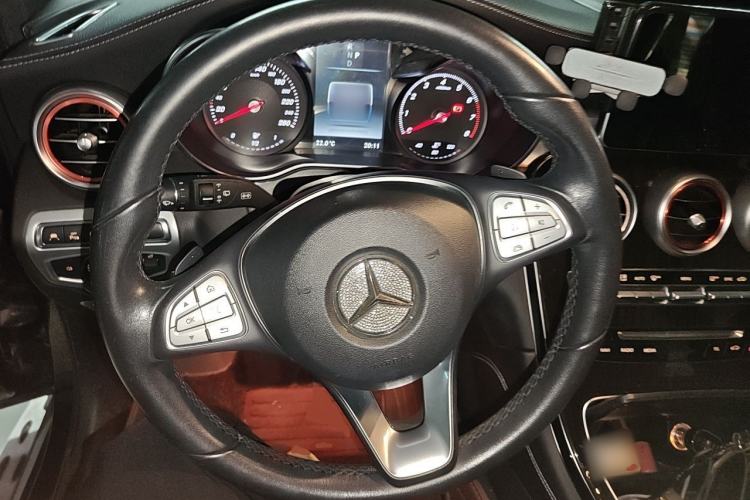 Used Mercedes-Benz GLC 2017 GLC 260 4MATIC Luxury Model Steering Wheel