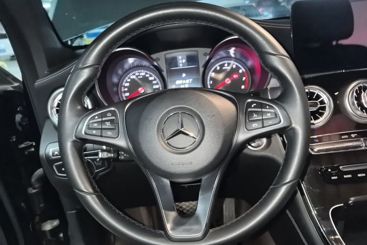 Used Mercedes-Benz GLC 2017 GLC 260 4MATIC Luxury Model Steering Wheel