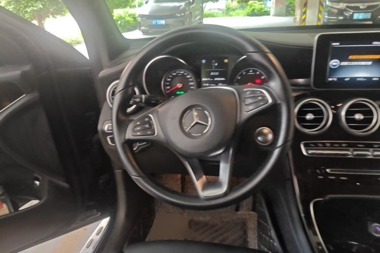 Used Mercedes-Benz GLC 2017 GLC 260 4MATIC Luxury Model Steering Wheel