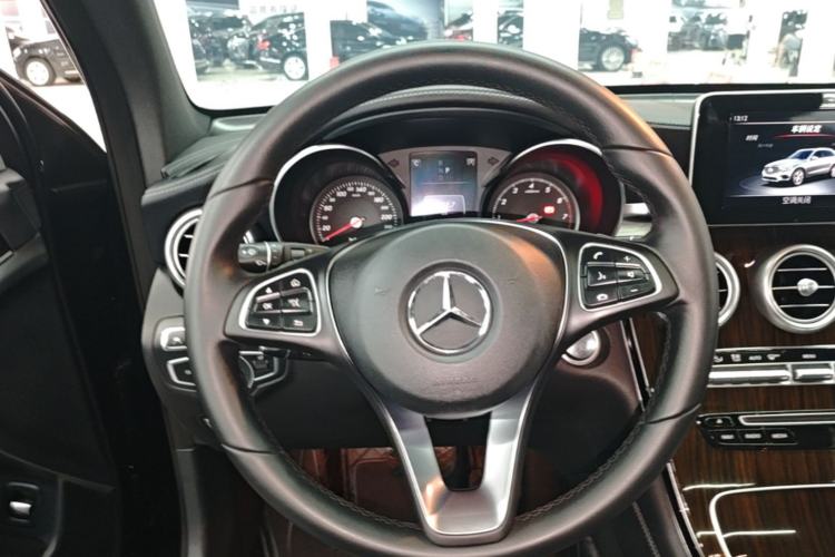 Used Mercedes-Benz GLC 2017 GLC 260 4MATIC Luxury Model Steering Wheel