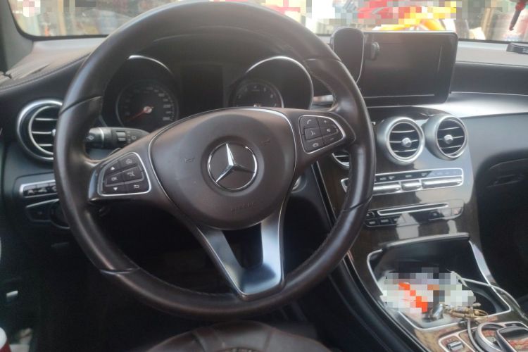 Used Mercedes-Benz GLC 2017 GLC 260 4MATIC Luxury Model Steering Wheel