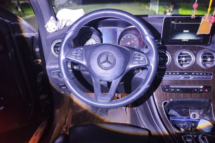 Used Mercedes-Benz GLC 2017 GLC 260 4MATIC Luxury Model Steering Wheel