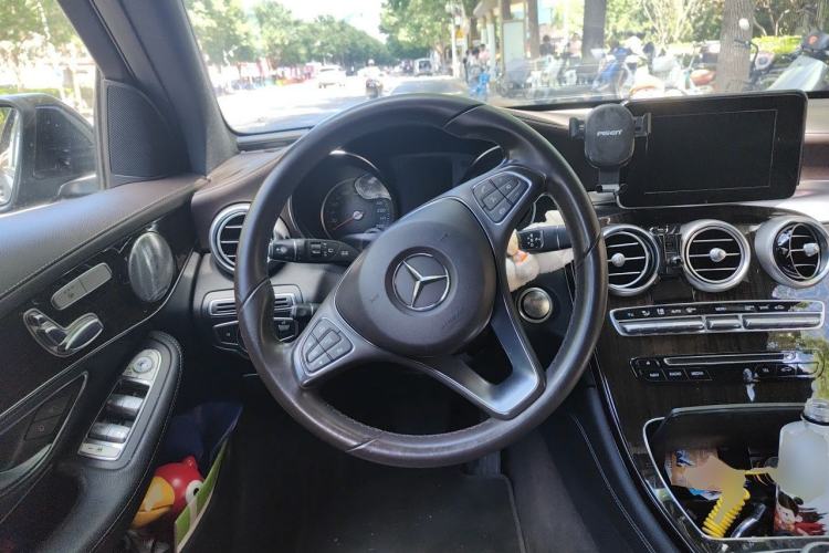 Used Mercedes-Benz GLC 2017 GLC 260 4MATIC Dynamic Edition Steering Wheel