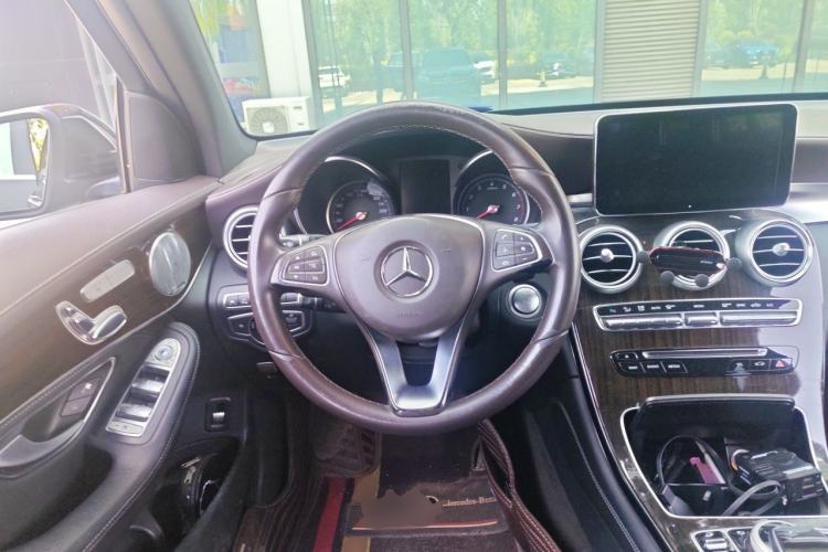 Used Mercedes-Benz GLC 2017 GLC 260 4MATIC Luxury Model Steering Wheel