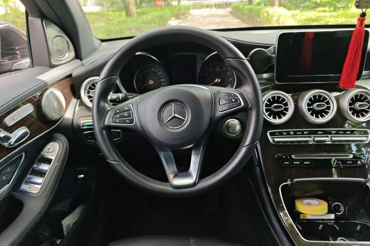 Used Mercedes-Benz GLC 2017 GLC 260 4MATIC Dynamic Edition Steering Wheel