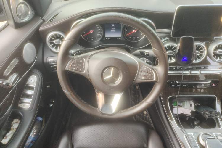 Used Mercedes-Benz GLC 2017 GLC 260 4MATIC Luxury Model Steering Wheel