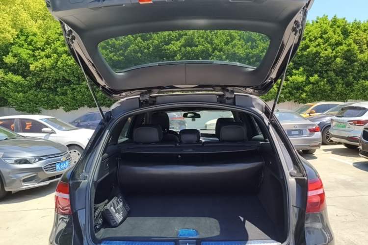 Used Mercedes-Benz GLC 2017 GLC 260 4MATIC Dynamic Edition Trunk