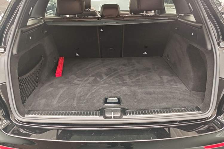 Used Mercedes-Benz GLC 2017 GLC 260 4MATIC Luxury Model Trunk