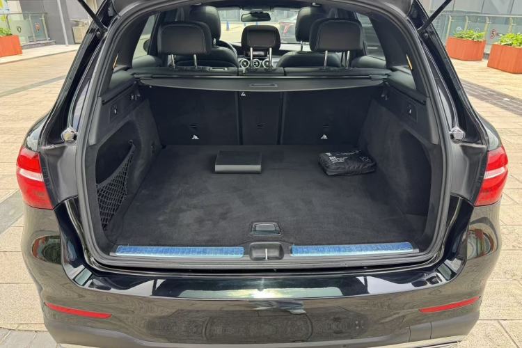 Used Mercedes-Benz GLC 2017 GLC 260 4MATIC Dynamic Edition Trunk