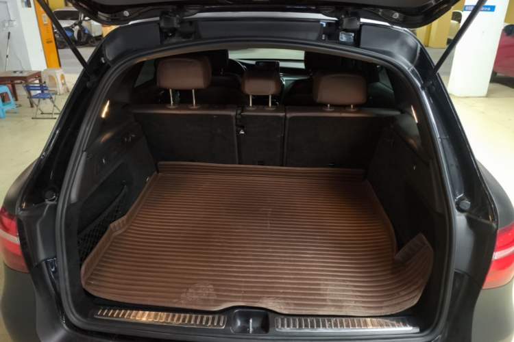Used Mercedes-Benz GLC 2017 GLC 260 4MATIC Dynamic Edition Trunk