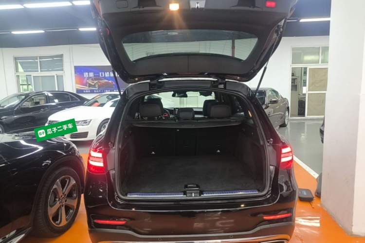 Used Mercedes-Benz GLC 2017 GLC 260 4MATIC Luxury Model Trunk