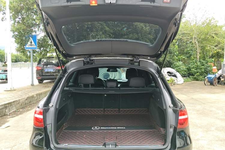 Used Mercedes-Benz GLC 2017 GLC 300 4MATIC Sport Edition Trunk