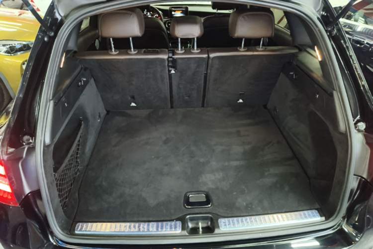 Used Mercedes-Benz GLC 2017 GLC 260 4MATIC Dynamic Edition Trunk