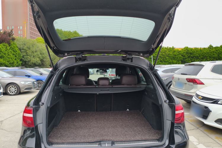 Used Mercedes-Benz GLC 2017 GLC 260 4MATIC Dynamic Edition Trunk