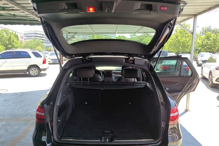 Used Mercedes-Benz GLC 2017 GLC 300 4MATIC Sport Edition Trunk