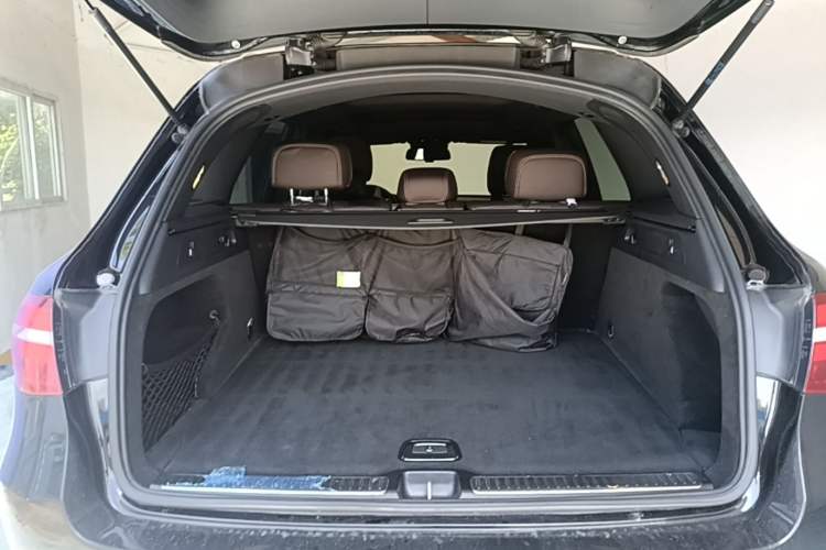 Used Mercedes-Benz GLC 2017 GLC 300 4MATIC Luxury Model Trunk