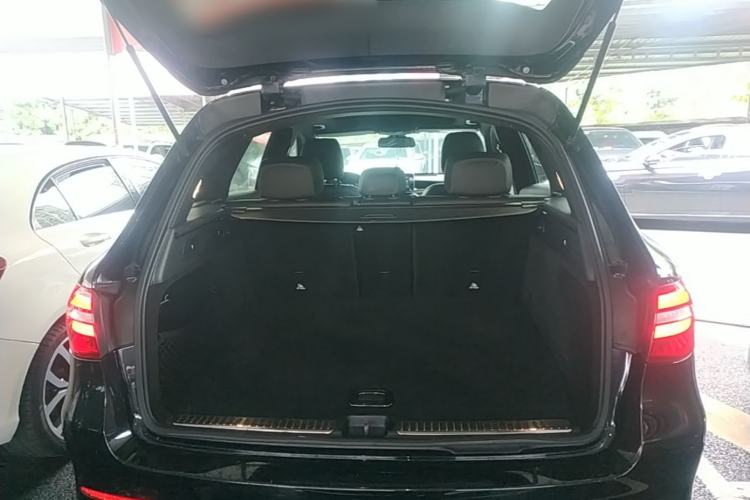 Used Mercedes-Benz GLC 2017 GLC 260 4MATIC Dynamic Edition Trunk