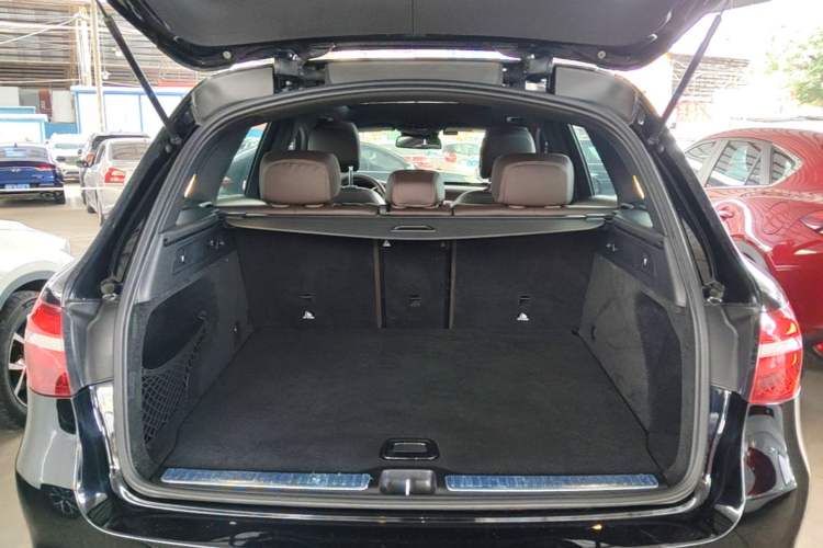 Used Mercedes-Benz GLC 2017 GLC 260 4MATIC Luxury Model Trunk