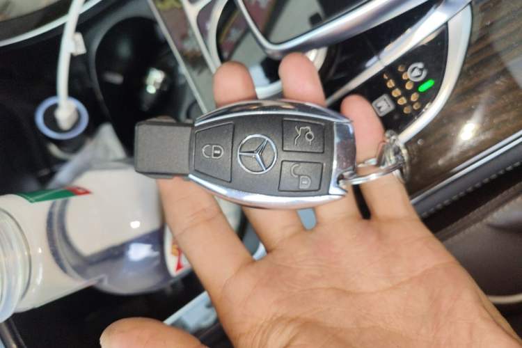 Used Mercedes-Benz GLC 2017 GLC 260 4MATIC Luxury Model Vehicle Key