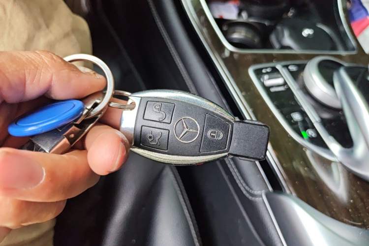 Used Mercedes-Benz GLC 2017 GLC 260 4MATIC Luxury Model Vehicle Key