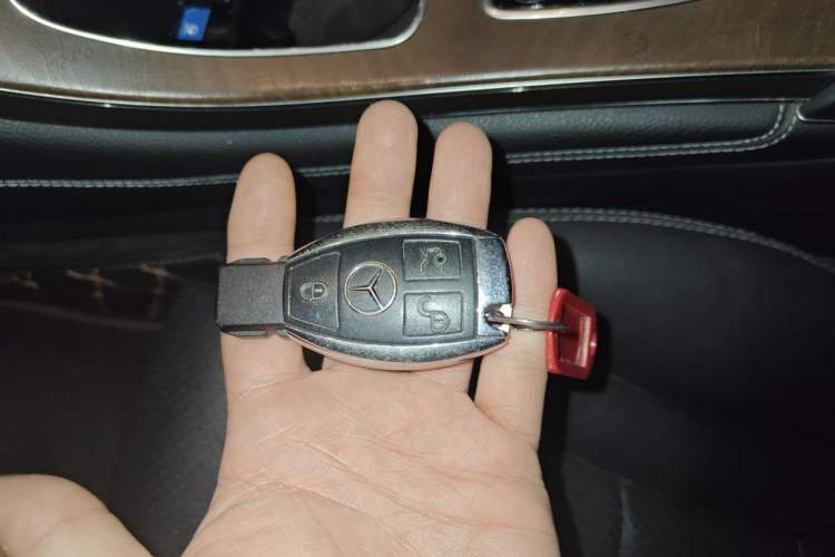 Used Mercedes-Benz GLC 2017 GLC 300 4MATIC Sport Edition Vehicle Key
