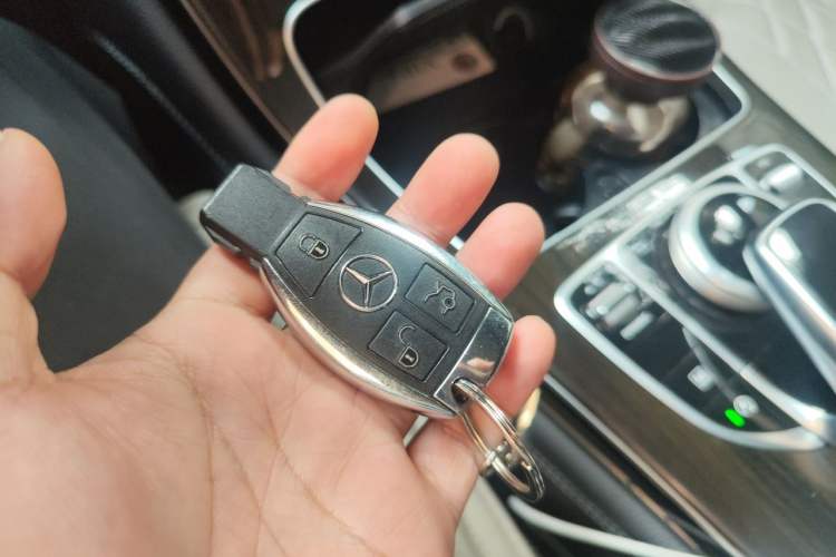 Used Mercedes-Benz GLC 2017 GLC 260 4MATIC Luxury Model Vehicle Key