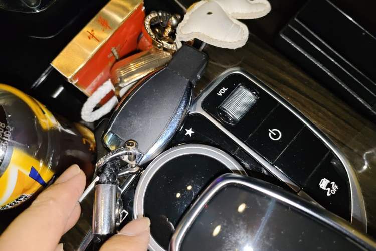 Used Mercedes-Benz GLC 2017 GLC 260 4MATIC Luxury Model Vehicle Key