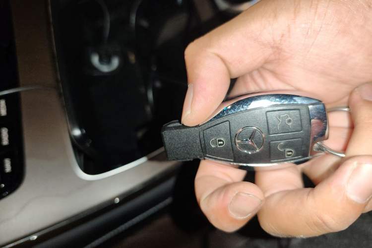 Used Mercedes-Benz GLC 2017 GLC 300 4MATIC Luxury Model Vehicle Key
