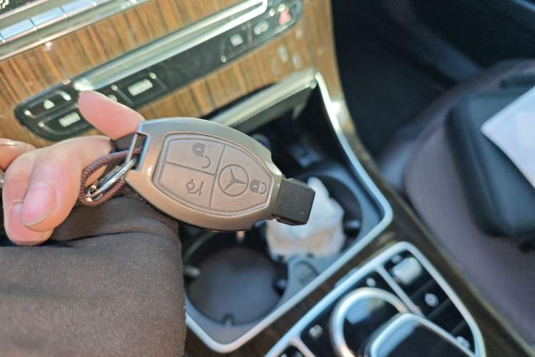 Used Mercedes-Benz GLC 2017 GLC 260 4MATIC Luxury Model Vehicle Key