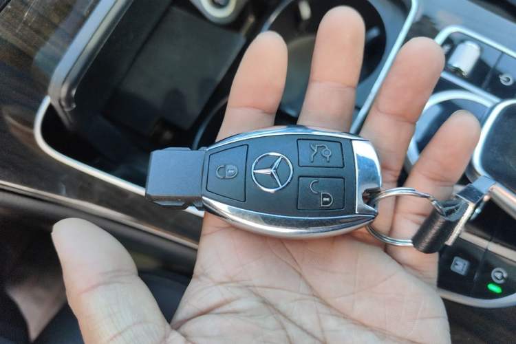 Used Mercedes-Benz GLC 2017 GLC 260 4MATIC Luxury Model Vehicle Key
