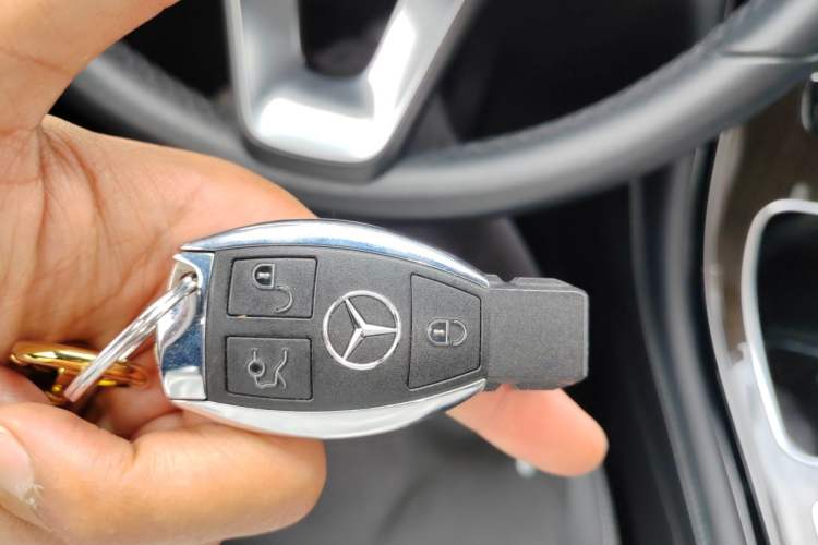 Used Mercedes-Benz GLC 2017 GLC 260 4MATIC Dynamic Edition Vehicle Key