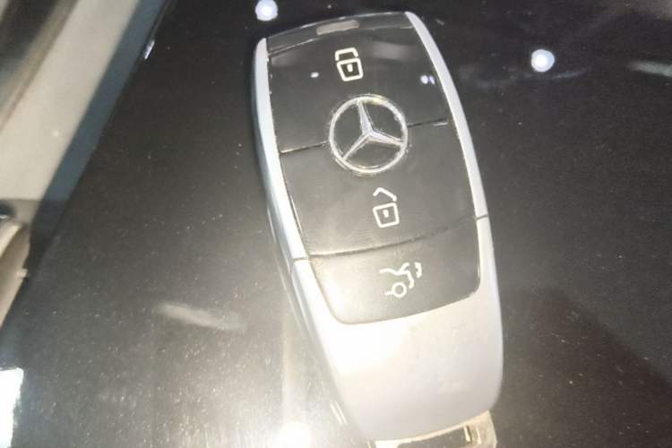 Used Mercedes-Benz GLC 2017 GLC 260 4MATIC Luxury Model Vehicle Key