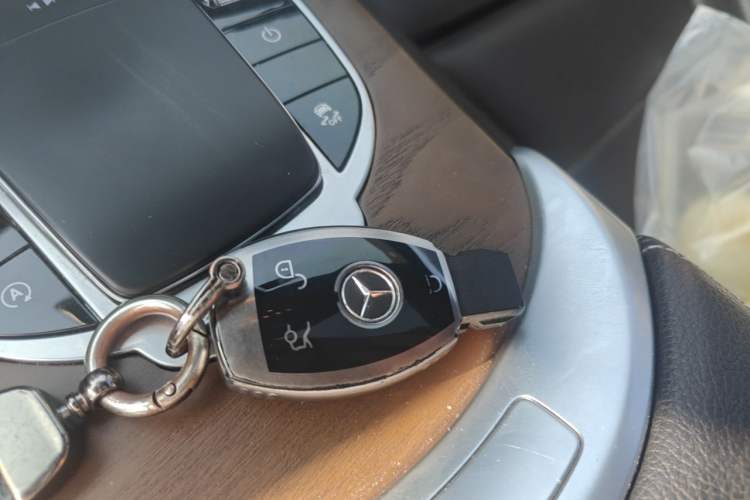 Used Mercedes-Benz GLC 2017 GLC 260 4MATIC Luxury Model Vehicle Key