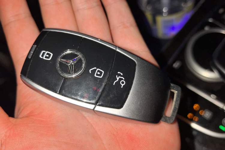 Used Mercedes-Benz GLC 2017 GLC 260 4MATIC Luxury Model Vehicle Key