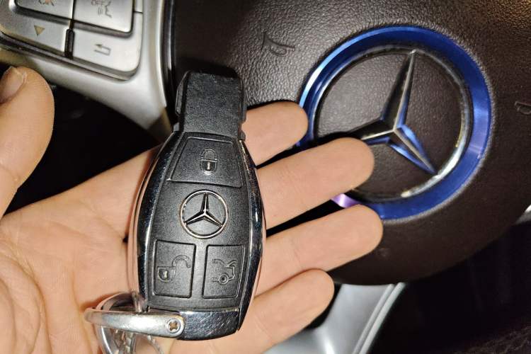 Used Mercedes-Benz GLC 2017 GLC 260 4MATIC Luxury Model Vehicle Key