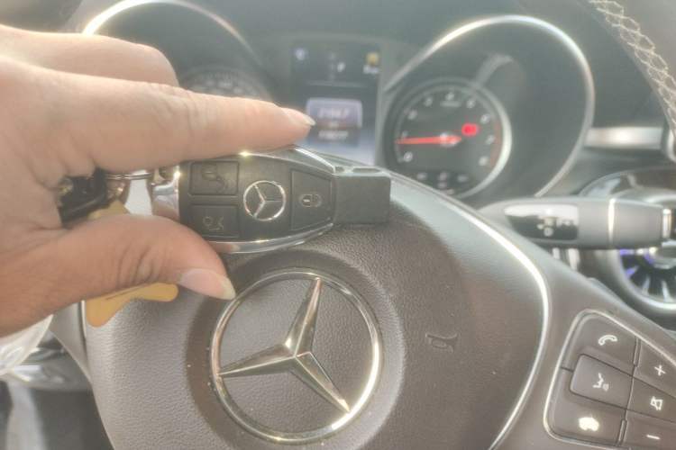 Used Mercedes-Benz GLC 2017 GLC 260 4MATIC Luxury Model Vehicle Key