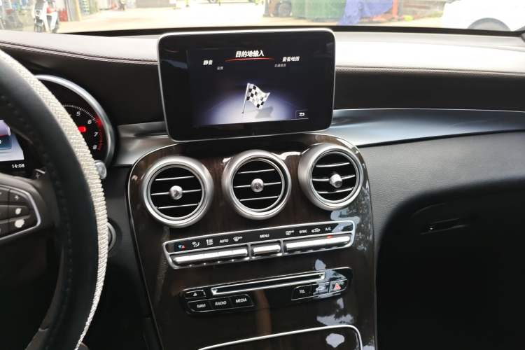 Used Mercedes-Benz GLC 2017 GLC 260 4MATIC Luxury Model Audio And AC Panel