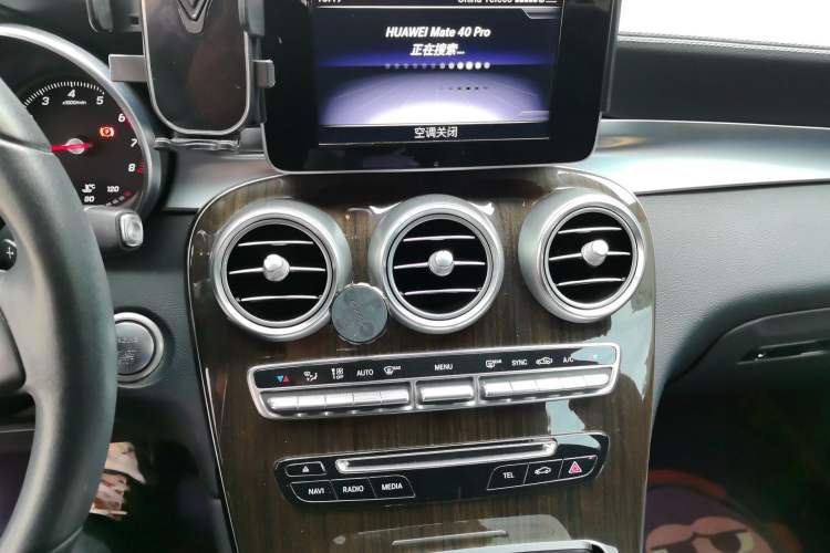 Used Mercedes-Benz GLC 2017 GLC 260 4MATIC Dynamic Edition Audio And AC Panel